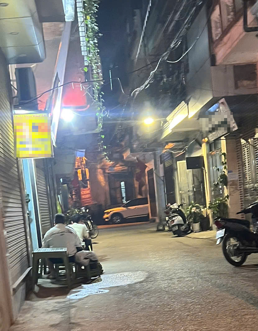 NHÀ PHỐ LÊ VĂN HIẾN– NHÀ DÂN XÂY CHẮC CHẮN – Ô TÔ TRÁNH – KINH DOANH ĐA DẠNG.